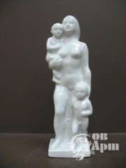 Скульптура "Материнство"